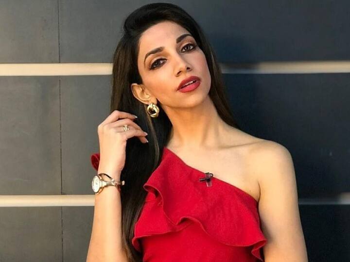 பண்பலையில் தொகுப்பாளினியாக தனது பயணத்தை  தொடங்கினர் பாவனா.