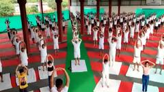 योग दिवस पर राजनीतिक 'अनुलोम विलोम', सिंघवी को दिखे 'अल्लाह' और 'ॐ' | रुबिका लियाकत | हुंकार