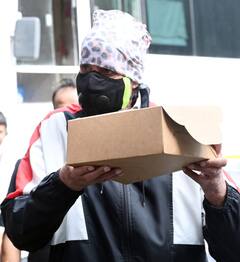 Father's Day 2021: एली अवराम और रश्मिका मंदाना ने फादर्स डे पर अमिताभ बच्चन को दिया सरप्राइज, बिग बी ने खुद शेयर की हैं ये तस्वीरें