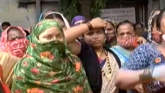 Surat:સરસ્વતી આવાસમાં છતના પોપડા પડતા આઠ મહિનાની માસૂમે ગુમાવ્યો જીવ, પરિવારજનોએ કરી ન્યાયની માંગ