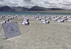 International Yoga Day 2021 In Pics : हाडं गोठवणाऱ्या थंडीत आणि घोड्यावर ITBP जवानांचा योगाभ्यास