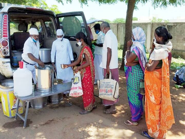 300 PERSON DAILY FOOD ISSUE ARTIST நாட்டுப்புற கலை நிகழ்ச்சிகளில் சேமித்த பணம் : தேடித்தேடி உதவும் காதல் இணை..!