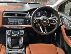 Jaguar I-Pace review: हवा से बातें करती है Jaguar की ये EV, कीमत कर देगी हैरान