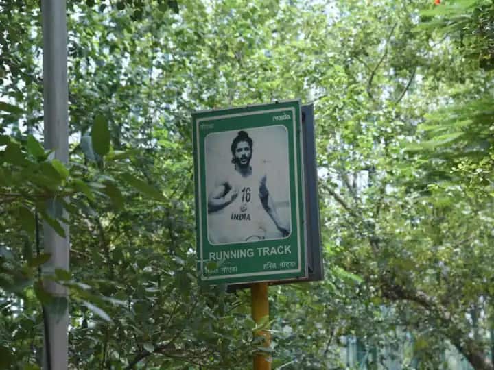 Milkha Singhs Photo Gets Replaced With Farhan Akhtar At Noida Stadium Pic Viral On Social Media Milkha Singh’s Photo Gets Replaced With Farhan Akhtar At Noida Stadium; Netizens Slam Authority