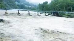 Weather Updates: देवभूमि में दरक रहे पहाड़ तो यूपी में बाढ़ का खतरा | Mudde Ki Baat