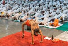 International Yoga Day पर Baba Ramdev का योगाभ्यास, करें योग-रहें निरोग