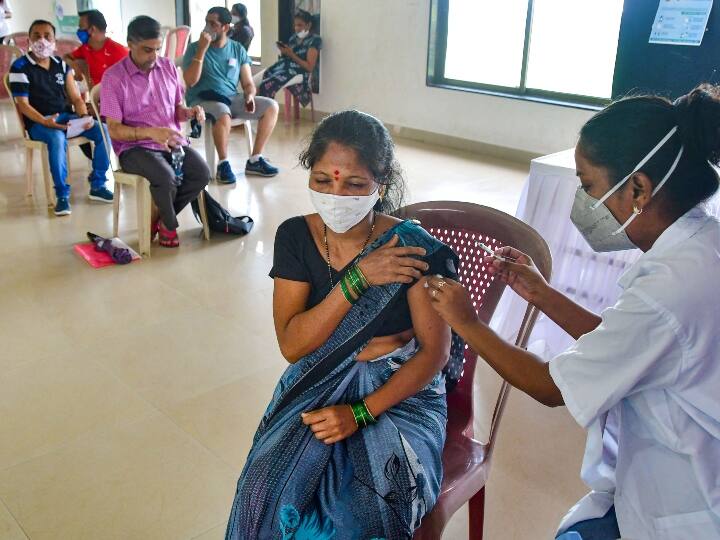 More than 80 lakh doses of COVID vaccine have been administered so far Says Union Health Ministry देश में आज एक दिन में लगाई गई कोरोना वैक्सीन की रिकॉर्ड 80 लाख से अधिक डोज, पीएम मोदी बोले- वेल डन इंडिया