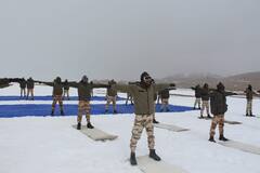 Yoga Day 2021 Photos: ১৮ হাজার ফুট উচ্চতায় লাদাখে যোগাসন করলেন আইটিবিপি জওয়ানরা