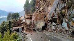 Uttarakhand: Pithoragarh में भूस्खलन की हैरान करने वाली तस्वीरें, पहाड़ से टूटकर सड़क पर आया मलबा