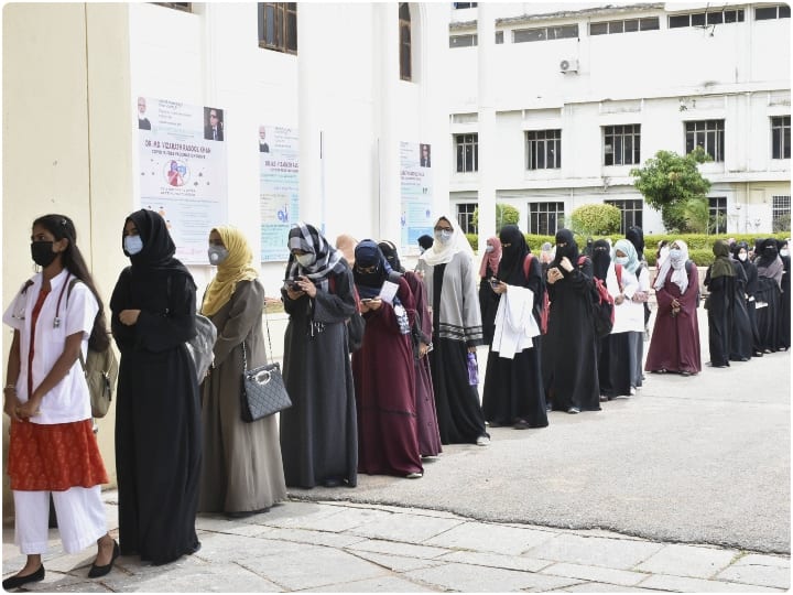 प्रधानमंत्री नरेन्द्र मोदी ने ट्वीट करते हुए कहा- रिकॉर्डतोड़ संख्या में वैक्सीनेशन खुशी की बात है. कोविड-19 के खिलाफ लड़ाई में टीका सबसे मजबूत हथियार बना रहेगा. उन सभी को बधाई जिन्होंने टीका लगाया और सभी अग्रिम पंक्ति के योद्धाओं को बधाई दी जिन्होंने यह सुनिश्चित किया कि इतने सारे नागरिकों को टीका मिल सके. बहुत शानदार भारत.