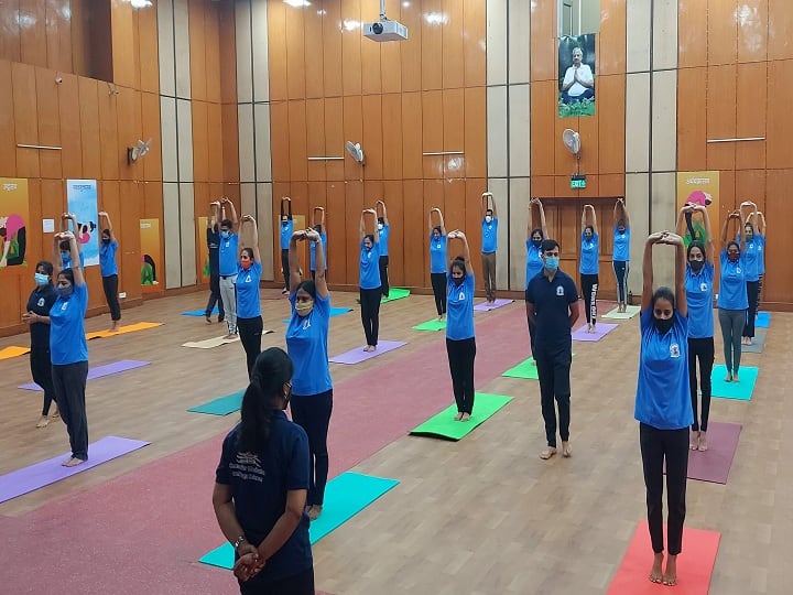 दिल्ली सरकार ने शुरू किया ध्यान और योग विज्ञान केंद्र, घर-घर योग पहुंचाने के लिए तैयार किए जा रहे हैं प्रशिक्षक