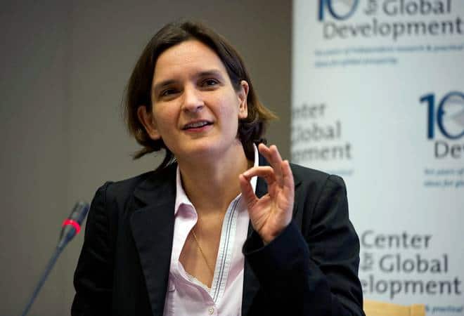 Esther Duflo a French economist know more about here ஜெயலலிதாவின் சாய்ஸ்.. முதல்வர் ஸ்டாலின் அணி.. எஸ்தர் டஃப்லோ கதை..!