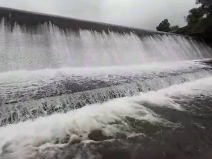 यावेळी कोकणात आल्यास सह्याद्रीच्या पर्वतरांगांमधून डोळ्यांचं पारणं फिटेल अशी रितीने सारा परिसर नटलेल्या आपल्या दृष्टीस पडतो.