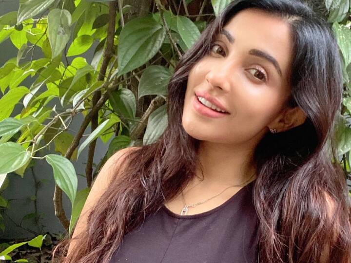 தமிழில் ஆலம்பனா உள்பட மூன்று படங்களில் நடித்து வருகின்றார் பார்வதி.