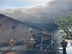 Delhi: जूता फैक्ट्री में लगी भीषण आग के बाद छह कर्मचारी लापता