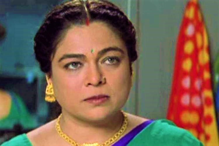 Reema Lagoo Birthday: फिल्मों में एक्टिंग करने से पहले बैंक में नौकरी करती थीं Reema Lagoo, जानिए कैसे बनीं बॉलीवुड की मां