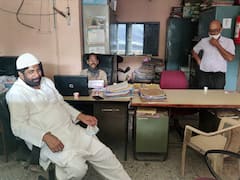 राज्यमंत्री बच्चू कडू यांचं अकोल्यात विविध सरकारी कार्यालयांमध्ये वेशांतर करुन स्टिंग ऑपरेशन