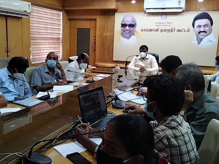 கரூர் : “காணொளி குறைதீர் கூட்டம்” வழியாக பொதுமக்களின் கோரிக்கைகளை கேட்டறிந்தார் ஆட்சியர்..!