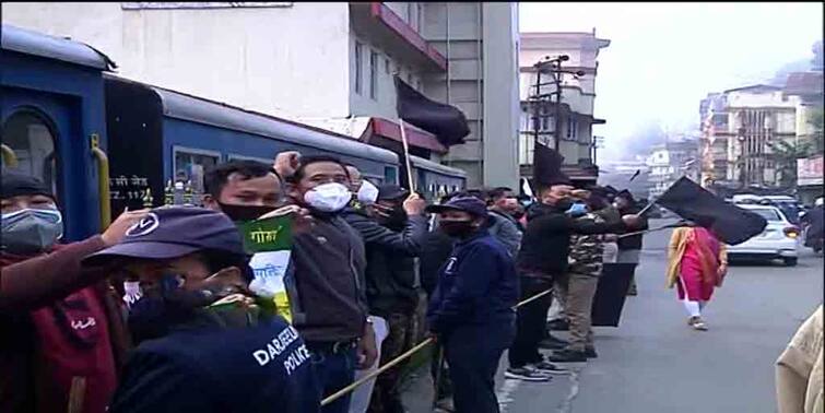 Governor Jagdeep Dhankar shown black flag by TMC during his North Bengal tour Dhankar North Bengal Visit: রাজ্যপালকে মাটিগাড়া ও কার্শিয়ংয়ে কালো পতাকা