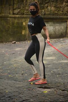 कोई सिंपल तो कोई स्पोर्टी, देखिए किस अंदाज़ से Janhvi Kapoor, Kangana Ranaut और Malaika Arora ने बरपाया कहर