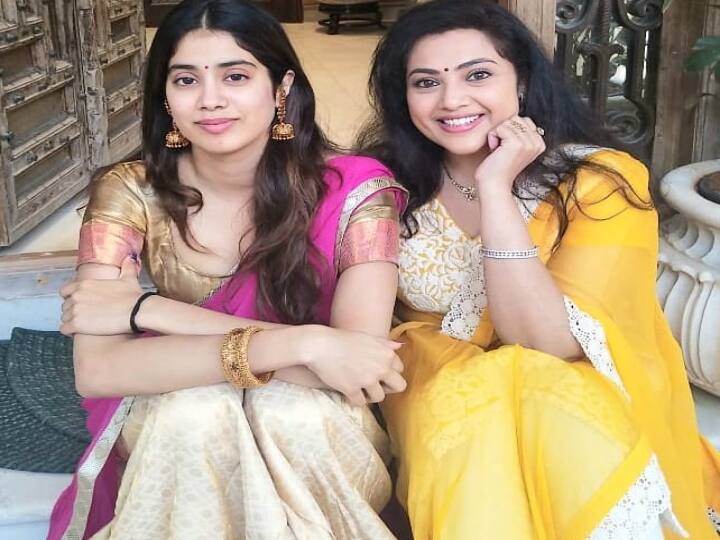 பொக்கிஷம் திரைப்படத்தில் பத்மப்ரியாவிற்கு பின்னணி குரல் கொடுத்தவர் மீனா என்பது குறிப்பிடத்தக்கது.