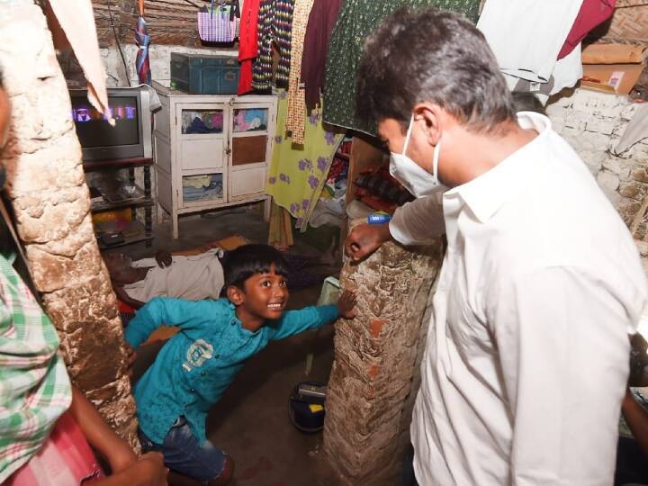 அடுக்குமாடி குடியிருப்புகளில் வீடு ஒதுக்கித்தருமாறு உதயநிதியிடம் கோரிக்கை வைத்த மக்கள்