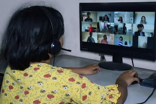 10 முதல் 12ஆம் வகுப்பு வரையிலான மாணவர்களுக்கு ஆன்லைன் வகுப்பு நடத்த நீதிமன்றம் அறிவுரை