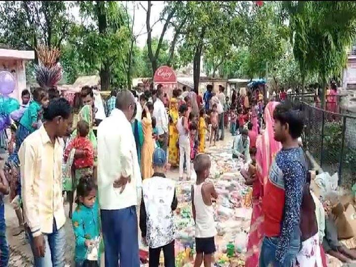 गंगा दशहरे पर श्रावस्ती में जुटी भीड़, ना मास्क ना सोशल डिस्टेंसिंग सोता रहा प्रशासन Gathering in the name of Ganga Dussehra in Shravasti Uttar Pradesh ann गंगा दशहरे पर श्रावस्ती में जुटी भीड़, ना मास्क ना सोशल डिस्टेंसिंग सोता रहा प्रशासन