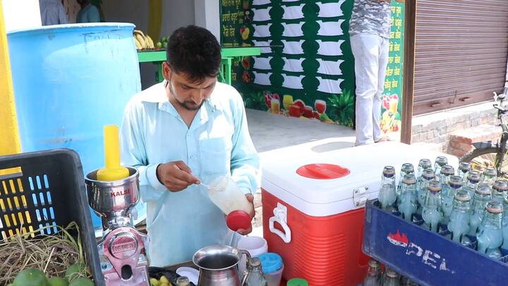 ਘਰ ਦੇ ਹਾਲਾਤ ਨੂੰ ਵੇਖਦੇ ਉਨ੍ਹਾਂਨੇ ਆਪਣੇ ਦੋਸਤਾਂ ਨਾਲ ਮਿਲ ਕੇ ਫਾਰਮਰ ਜੂਸ ਪਾਇੰਟ ਦੇ ਨਾਂ ਤੋਂ ਦੁਕਾਨ ਖੋਲ੍ਹੀ। ਉਸ ਨੇ ਇਹ ਵੀ ਦੱਸਿਆ ਕਿ ਟੈਟ ਪਾਸ ਜਵਾਨ ਟਾਇਰ ਪੈਂਚਰ ਦੀ ਦੁਕਾਨ ਚਲਾ ਰਿਹਾ, ਪੜ੍ਹੀਆਂ-ਲਿਖੀਆਂ ਕੁੜੀਆਂ ਝੋਨਾ ਲਗਾ ਰਹੀਆਂ ਹਨ।