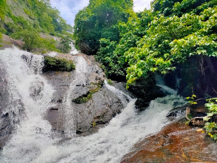 கோவை குற்றாலத்தில் ஆர்ப்பரிக்கும் வெள்ளம்