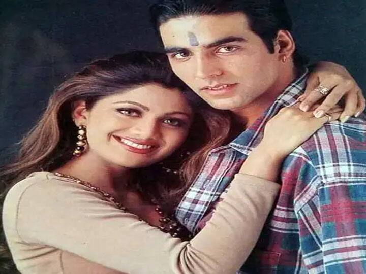 बॉलीवुड के बेहतरीन अभिनेताओं में से एक अक्षय कुमार के बॉलीवुड क्वीन्स के साथ रिलेशन रहे है. इन्हीं में से एक हैं शिल्पा शेट्टी. दोनों के लव स्टोरी आज भी पढ़ी और सुनी जाती है. हालांकि उनकी लव स्टोरी नहीं चल पाई और उसके बाद शिल्पा और अक्षय को कभी भी एक साथ स्क्रीन पर नहीं देखा गया.
