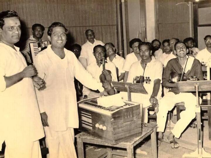 அவளுக்கென்ன அழகிய முகம் அவனுக்கென்ன இளகிய மனம்