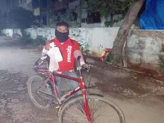 साइकिल से 9 किमी की दूर तय कर पहुंचाया खाना, लोगों ने जज्बा देख Zomato ब्वॉय को दिला दी बाइक