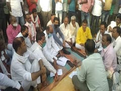 UP: चकबंदी का विरोध करने पर किसानों और पुलिस के बीच हुआ था बवाल, शुरू हुई सियासत 