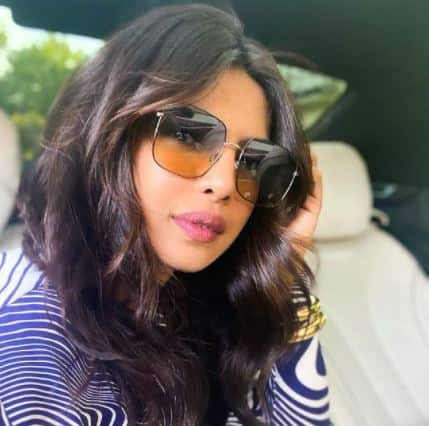 Priyanka Chopra Celebrates National Selfie Day In The 'Only Appropriate Way' Priyanka Chopra Celebrates National Selfie Day In The 'Only Appropriate Way'