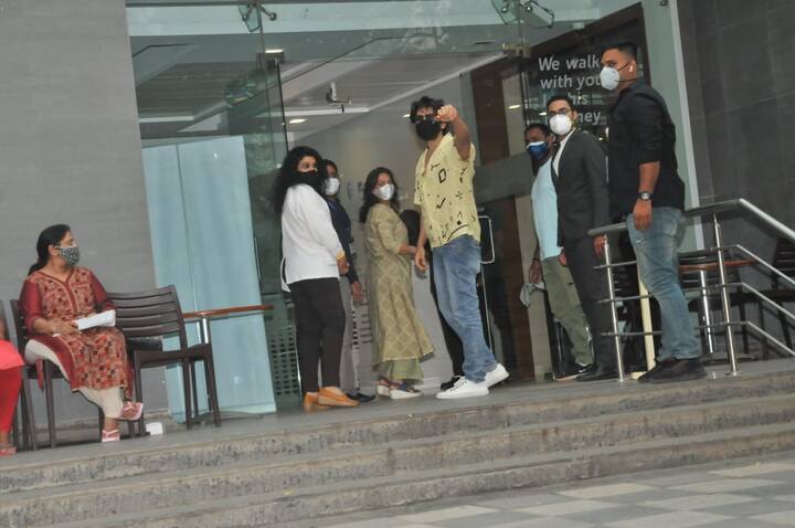 Kartik Aaryan, who won hearts with his performance in 'Sonu Ke Titu Ki Sweety', also has 'Dhamaka' in his kitty. He is playing the role of a journalist in the upcoming flick. (All PICS Credit: Manav Manglani)