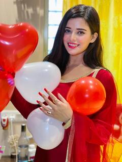 Rupsha Mukherjee Birthday: পরিবার আর বন্ধুদের সঙ্গেই জন্মদিন পালন করলেন অভিনেত্রী রূপসা, দেখুন ছবি