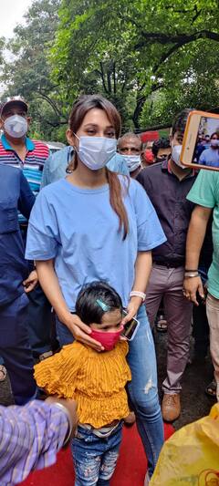 Mimi Vaccination Initiative: রূপান্তরকামীদের সঙ্গে ভ্যাকসিনের প্রথম ডোজ নিলেন মিমি, দিলেন সচেতনতা বার্তাও