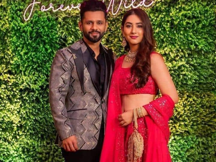 Rahul Vaidya Wedding Date: दिशा परमार से जल्द शादी करेंगे राहुल वैद्य, शादी की तारीख को लेकर हुआ ये खुलासा Rahul Vaidya Set to announce his wedding date with Disha Parmar after return from khatron ke khildai 11 Rahul Vaidya Wedding Date: दिशा परमार से जल्द शादी करेंगे राहुल वैद्य, शादी की तारीख को लेकर हुआ ये खुलासा