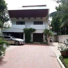 Prabhash House Inside Photos:হাজার কোটি টাকার ঋণের বোঝা, এই আলিশান বাড়িতে থাকেন ‘বাহুবলী’ প্রভাস