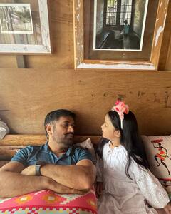 MS Dhoni and Ziva Dhoni Album: தோனி நியூ லுக் - ஸிவா தோனி கியூட் லுக்!