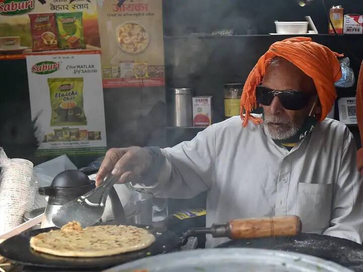 Baba ka Dhaba owners condition stable moved to general ward 'बाबा का ढाबा' वाले कांता प्रसाद की स्थिति सुधरी, ICU से जनरल वार्ड में हुए शिफ्ट