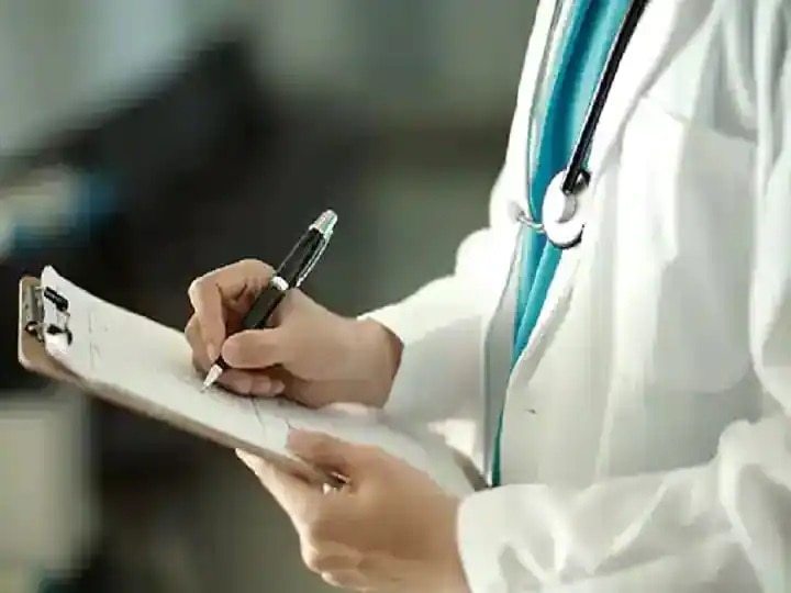 National Doctors Day 2021 know How many registered doctors are in India  today | National Doctor's Day 2021: देश में आज कितने रजिस्टर्ड डॉक्टर हैं,  जानिए डॉक्टर्स की मौजूदा स्थिति