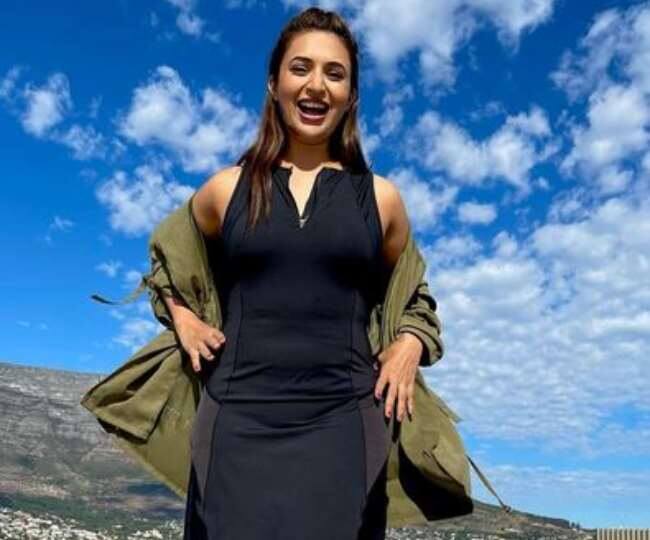 इस लिस्ट में सबसे पहला नाम आता है टीवी की बहू यानि फेमस एक्ट्रेस दिव्यांका त्रिपाठी का. हैं. बता दें कि दिव्यांका को एंडवेंचर का काफी शौक है और इसी वजह से उन्होंने इस शो में हिस्सा लिया था.