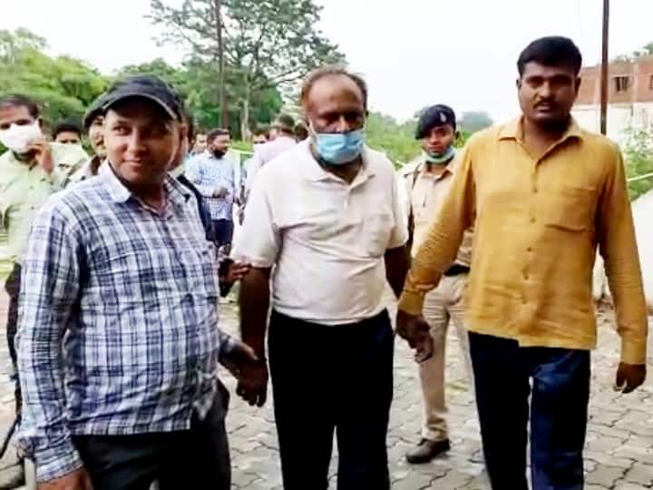 Bihar vigilance department team arrested BEO for taking bribe in Bhojpur with 80 thousand rupees ann बिहारः भोजपुर में घूस लेते पीरो के BEO गिरफ्तार, निगरानी विभाग की टीम ने की कार्रवाई