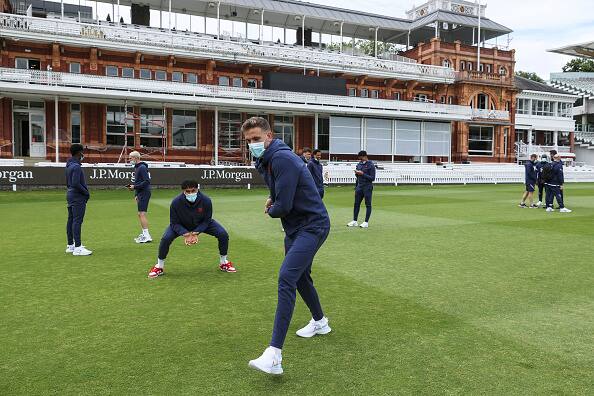 English footballers Jordan Henderson and Tyrone Mings give a classic cricket pose at the Lords Ground. (Photo/Getty)
