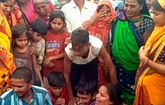 Sonbhadra में बच्चों की मौत के बाद आगजनी | Top Headlines | Khabarein Tabadtod