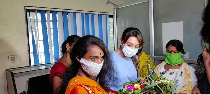 আজ এই ক্যাম্পে নিজেই ভ্যাকসিনের প্রথম ডোজটা নেন মিমি।  কোভিশিল্ড ভ্যাকসিন দেওয়া হয়।