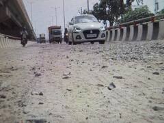 वाराणसी: चौकाघाट लहरतारा फ्लाईओवर पर परेशानी का सबब बना गड्ढा, आम लोगों को हो रही है परेशानी