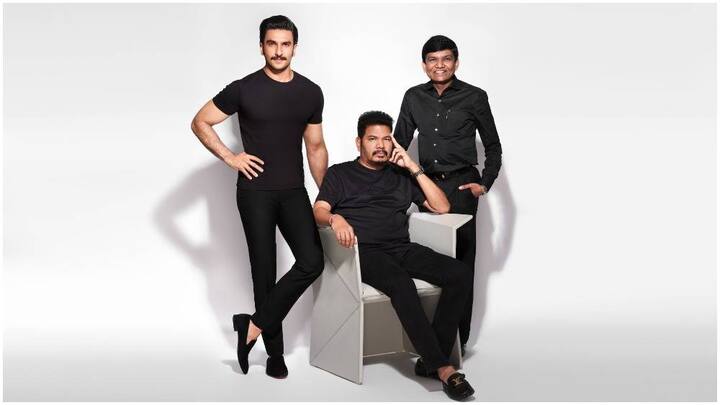 प्रोड्यूसर जयंतीलाल गड़ा और डायरेक्टर शंकर के डायरेक्शन एन्नियन नाम की फिल्म बना रहा हैं. यह 2005 की तमिल फिल्म है. हिंदी में भी इसका यही नाम रहेगा. फिल्म इसी साल रिलीज होनी लेकिन इसकी रिलीज की तारीख तय नहीं हुई है.